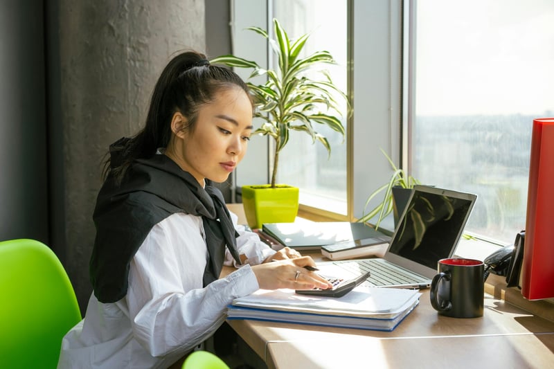 woman in an office studying how does accounts payable affect cash flow