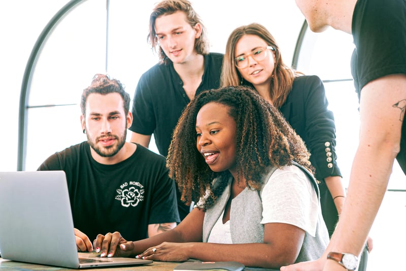 Woman sharing her presentation with her colleagues.